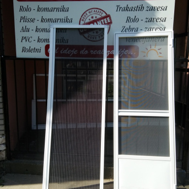 Plise komarnik i Komarnik vrata štokom i sa parapetom 